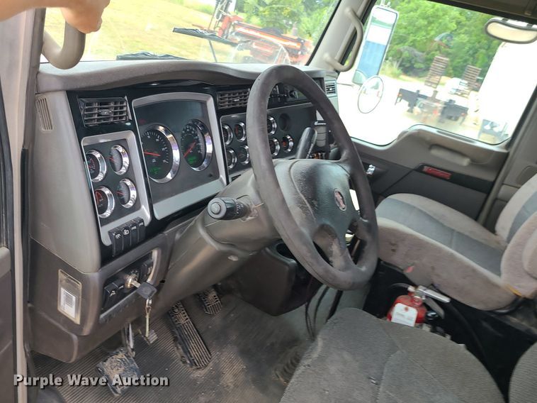 image for item BR9809 2007 Kenworth T800  dump truck