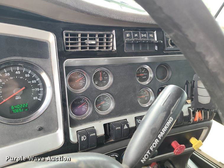 image for item BR9809 2007 Kenworth T800  dump truck