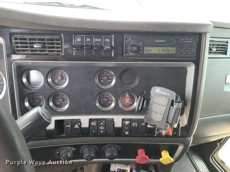 image for item BR9809 2007 Kenworth T800  dump truck