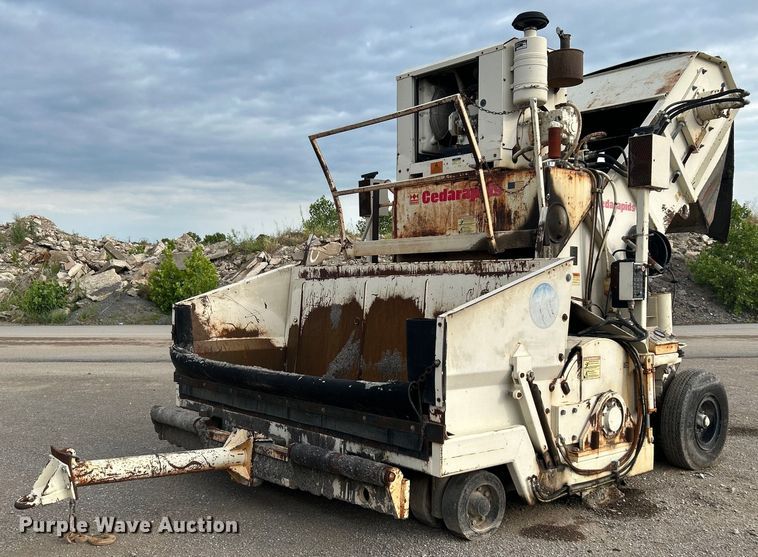 image for item DI7887 2002 Cedarapids MS-4  shuttle buggy material transfer unit