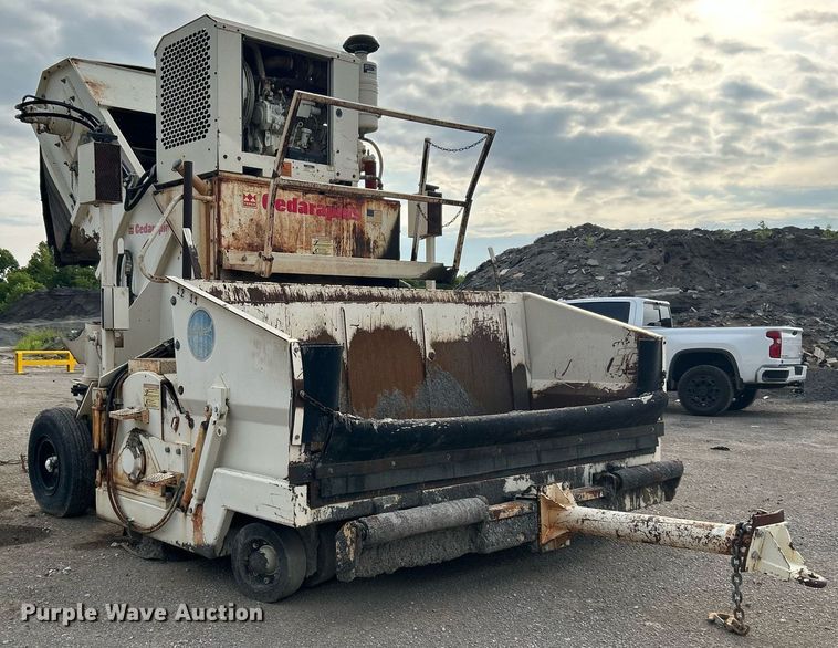 image for item DI7887 2002 Cedarapids MS-4  shuttle buggy material transfer unit