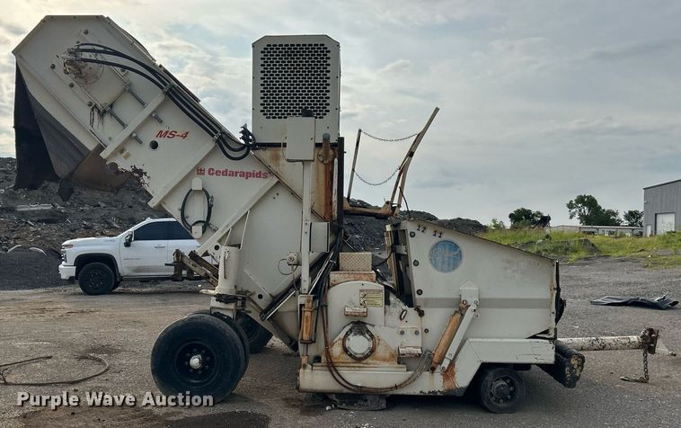 image for item DI7887 2002 Cedarapids MS-4  shuttle buggy material transfer unit