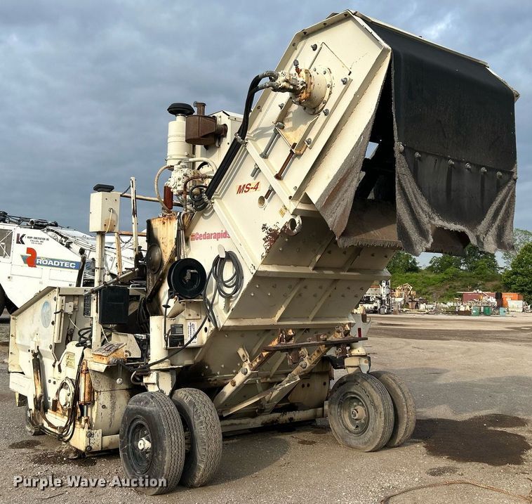 image for item DI7887 2002 Cedarapids MS-4  shuttle buggy material transfer unit