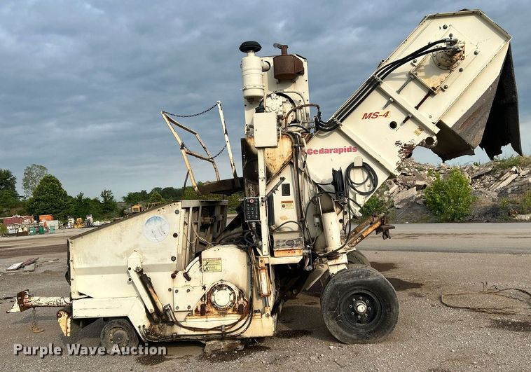 image for item DI7887 2002 Cedarapids MS-4  shuttle buggy material transfer unit