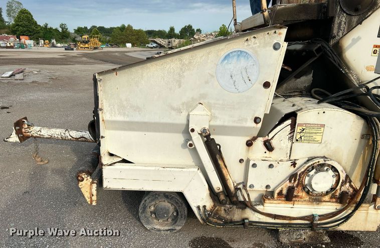 image for item DI7887 2002 Cedarapids MS-4  shuttle buggy material transfer unit