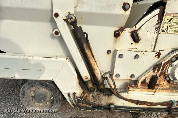 image for item DI7887 2002 Cedarapids MS-4  shuttle buggy material transfer unit