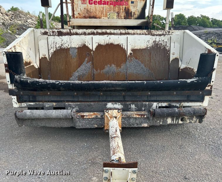 image for item DI7887 2002 Cedarapids MS-4  shuttle buggy material transfer unit