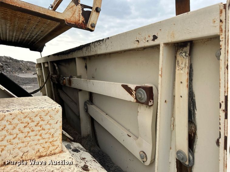 image for item DI7887 2002 Cedarapids MS-4  shuttle buggy material transfer unit