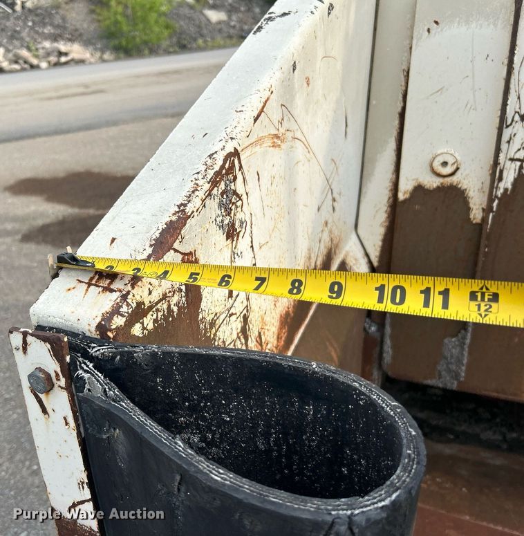 image for item DI7887 2002 Cedarapids MS-4  shuttle buggy material transfer unit