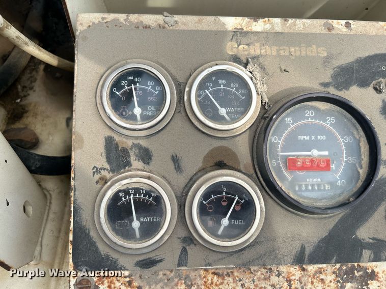 image for item DI7887 2002 Cedarapids MS-4  shuttle buggy material transfer unit