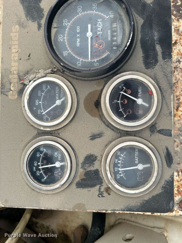 image for item DI7887 2002 Cedarapids MS-4  shuttle buggy material transfer unit