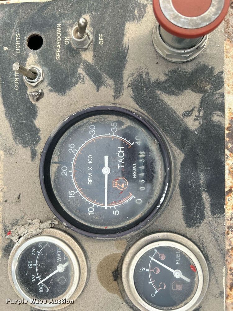 image for item DI7887 2002 Cedarapids MS-4  shuttle buggy material transfer unit