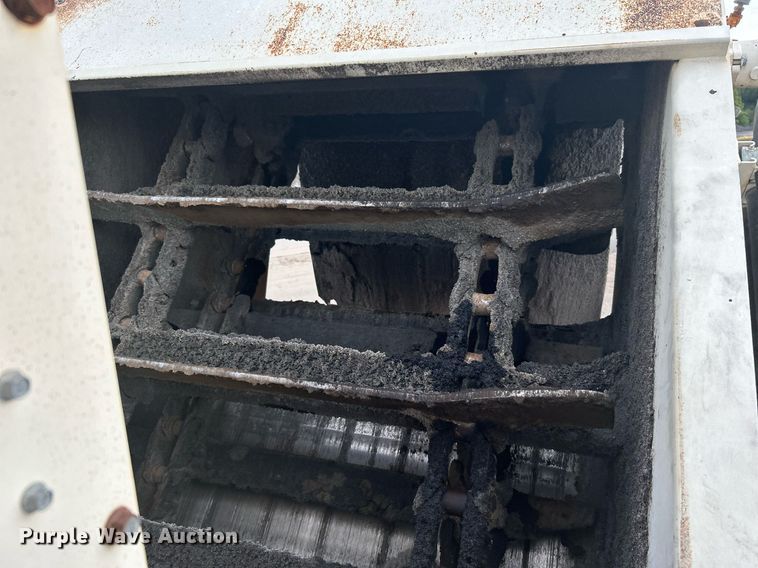 image for item DI7887 2002 Cedarapids MS-4  shuttle buggy material transfer unit