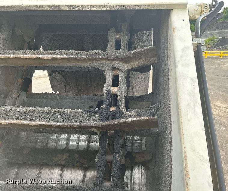 image for item DI7887 2002 Cedarapids MS-4  shuttle buggy material transfer unit