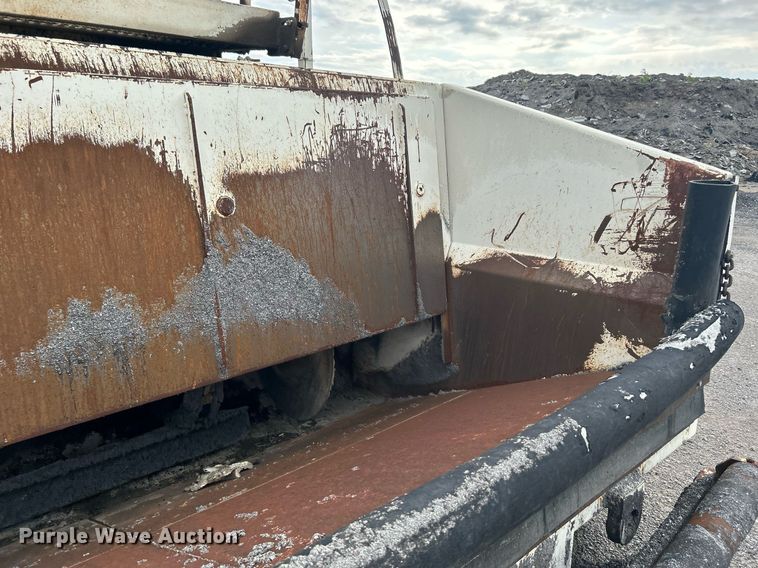 image for item DI7887 2002 Cedarapids MS-4  shuttle buggy material transfer unit