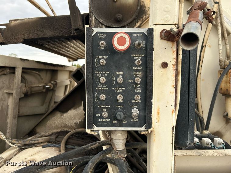 image for item DI7887 2002 Cedarapids MS-4  shuttle buggy material transfer unit