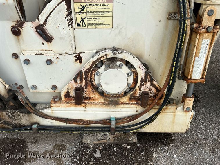 image for item DI7887 2002 Cedarapids MS-4  shuttle buggy material transfer unit