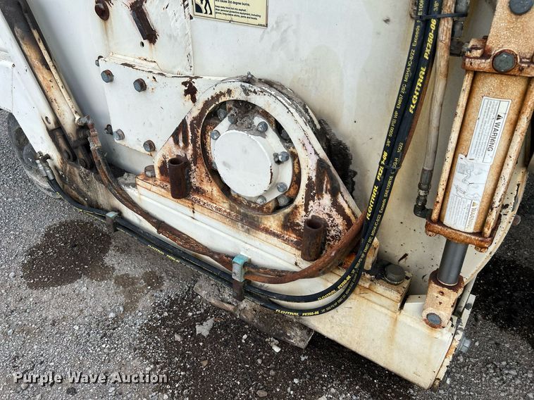 image for item DI7887 2002 Cedarapids MS-4  shuttle buggy material transfer unit