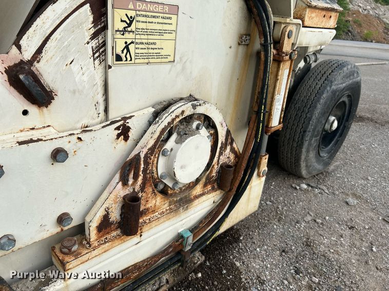 image for item DI7887 2002 Cedarapids MS-4  shuttle buggy material transfer unit