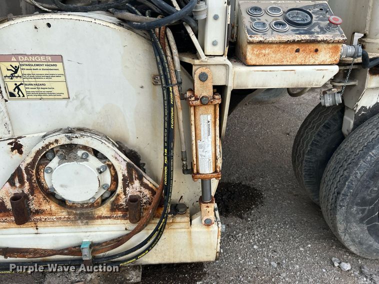 image for item DI7887 2002 Cedarapids MS-4  shuttle buggy material transfer unit