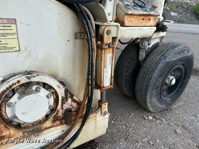 image for item DI7887 2002 Cedarapids MS-4  shuttle buggy material transfer unit