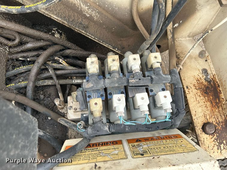 image for item DI7887 2002 Cedarapids MS-4  shuttle buggy material transfer unit