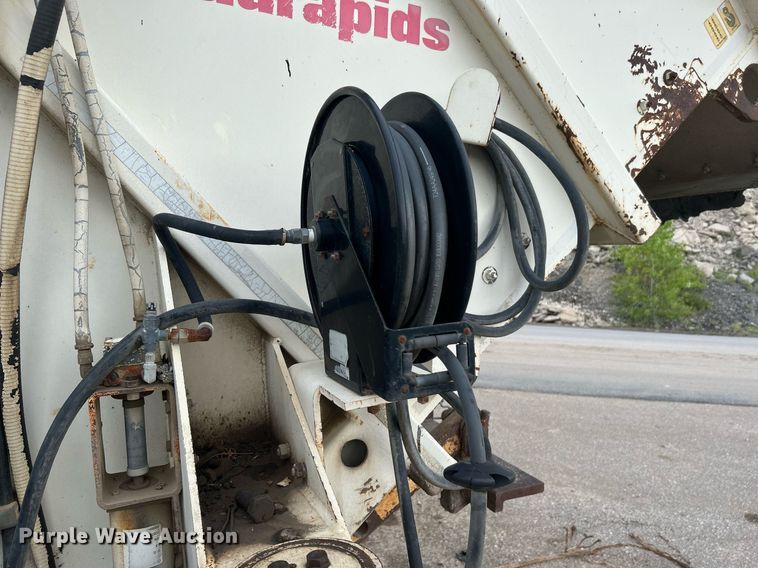 image for item DI7887 2002 Cedarapids MS-4  shuttle buggy material transfer unit