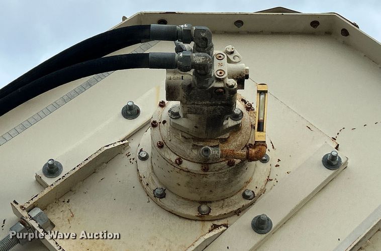 image for item DI7887 2002 Cedarapids MS-4  shuttle buggy material transfer unit