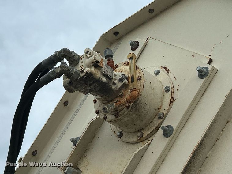 image for item DI7887 2002 Cedarapids MS-4  shuttle buggy material transfer unit