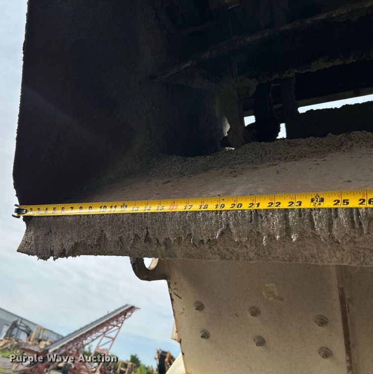 image for item DI7887 2002 Cedarapids MS-4  shuttle buggy material transfer unit