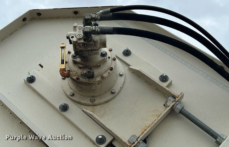 image for item DI7887 2002 Cedarapids MS-4  shuttle buggy material transfer unit