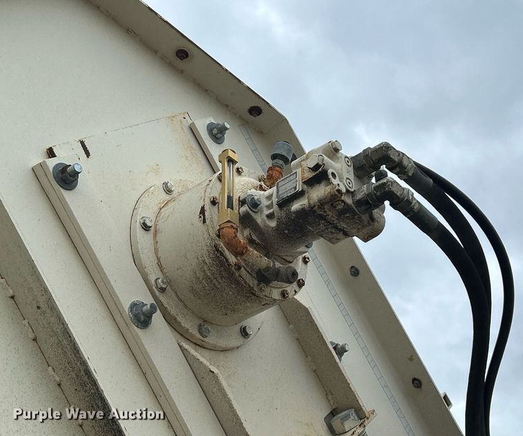 image for item DI7887 2002 Cedarapids MS-4  shuttle buggy material transfer unit