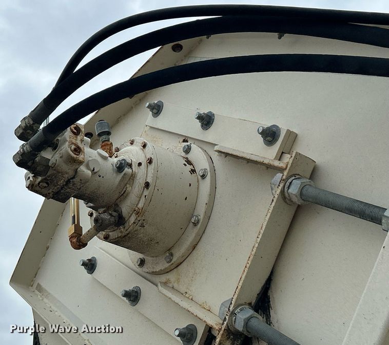 image for item DI7887 2002 Cedarapids MS-4  shuttle buggy material transfer unit