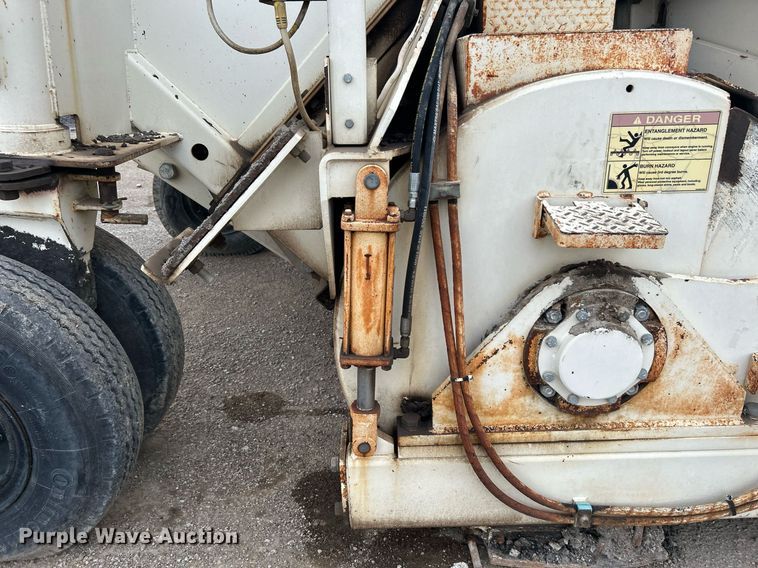 image for item DI7887 2002 Cedarapids MS-4  shuttle buggy material transfer unit