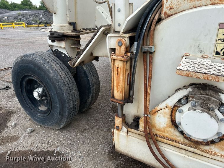 image for item DI7887 2002 Cedarapids MS-4  shuttle buggy material transfer unit