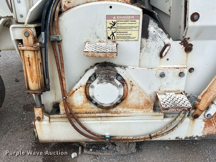 image for item DI7887 2002 Cedarapids MS-4  shuttle buggy material transfer unit