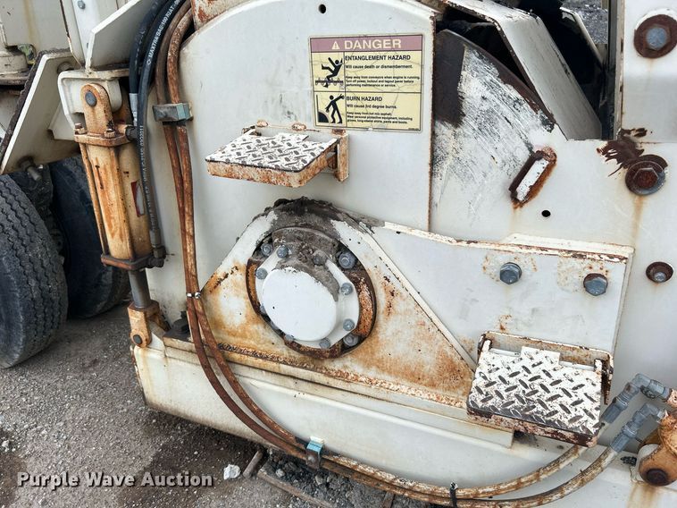 image for item DI7887 2002 Cedarapids MS-4  shuttle buggy material transfer unit