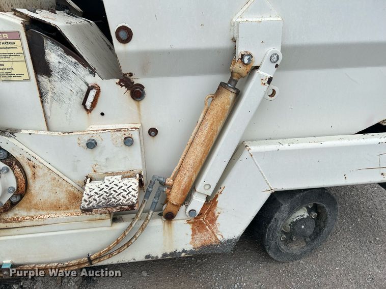 image for item DI7887 2002 Cedarapids MS-4  shuttle buggy material transfer unit