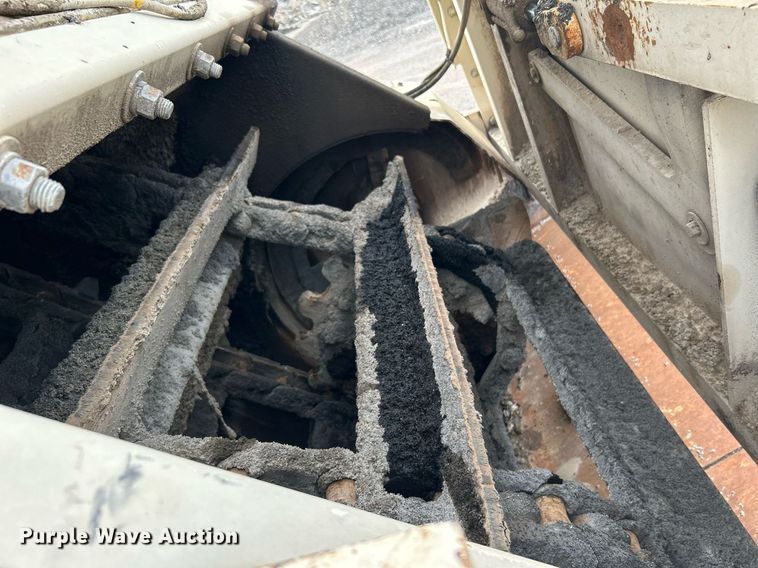 image for item DI7887 2002 Cedarapids MS-4  shuttle buggy material transfer unit