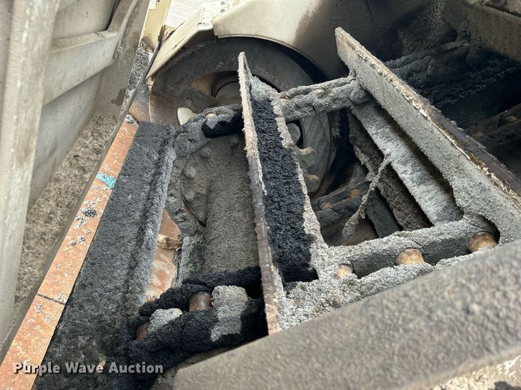 image for item DI7887 2002 Cedarapids MS-4  shuttle buggy material transfer unit