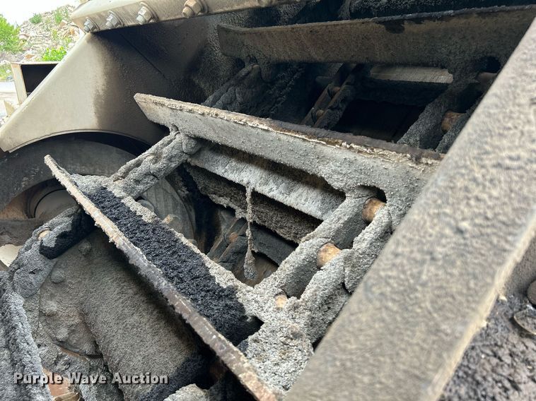 image for item DI7887 2002 Cedarapids MS-4  shuttle buggy material transfer unit