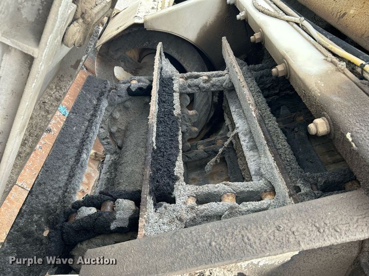 image for item DI7887 2002 Cedarapids MS-4  shuttle buggy material transfer unit