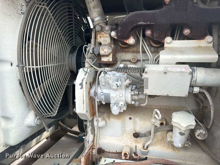 image for item DI7887 2002 Cedarapids MS-4  shuttle buggy material transfer unit