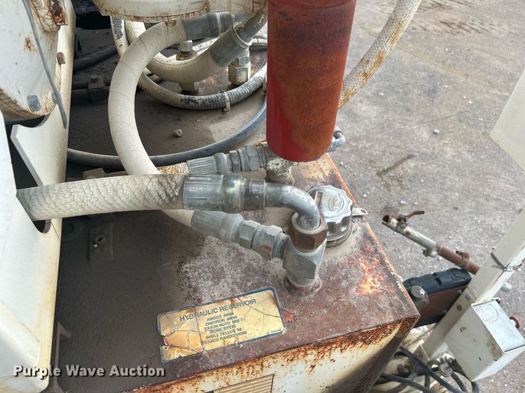 image for item DI7887 2002 Cedarapids MS-4  shuttle buggy material transfer unit