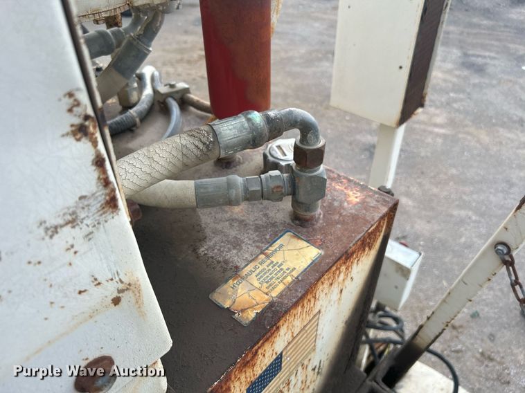 image for item DI7887 2002 Cedarapids MS-4  shuttle buggy material transfer unit