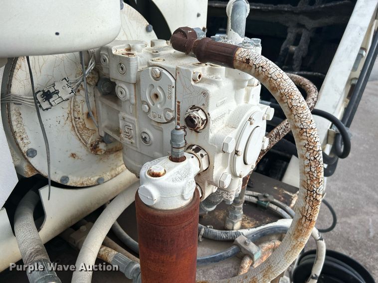 image for item DI7887 2002 Cedarapids MS-4  shuttle buggy material transfer unit