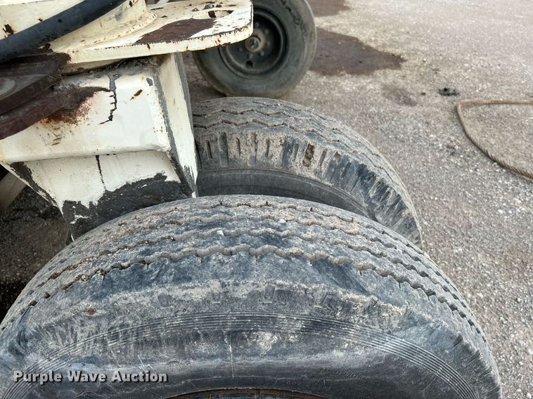 image for item DI7887 2002 Cedarapids MS-4  shuttle buggy material transfer unit