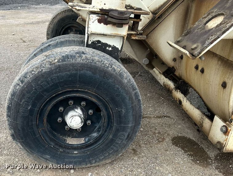 image for item DI7887 2002 Cedarapids MS-4  shuttle buggy material transfer unit