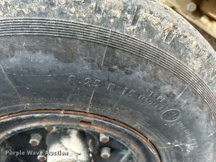 image for item DI7887 2002 Cedarapids MS-4  shuttle buggy material transfer unit