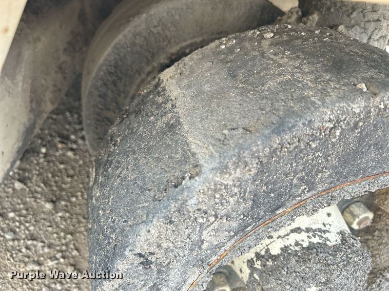 image for item DI7887 2002 Cedarapids MS-4  shuttle buggy material transfer unit